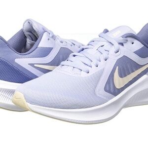 Nike Women's Athletic Shoes in Lavender and Cream